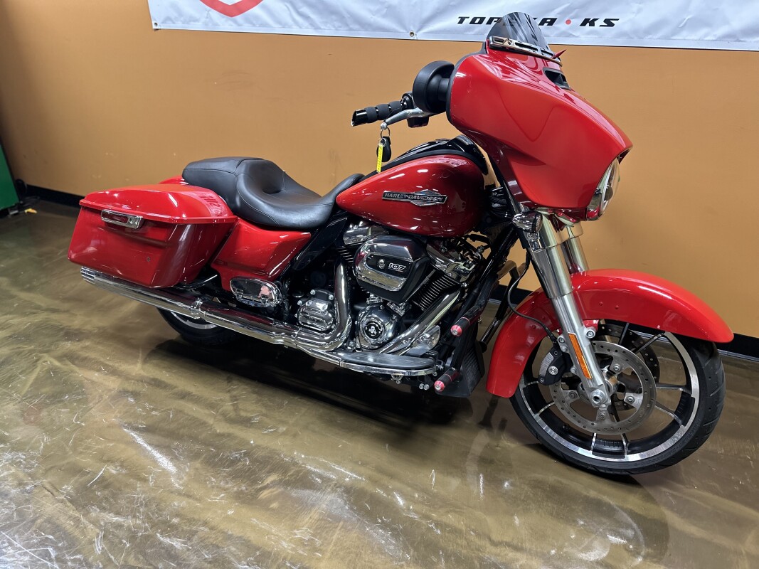 FLHX 2023 Street Glide - Photo 4