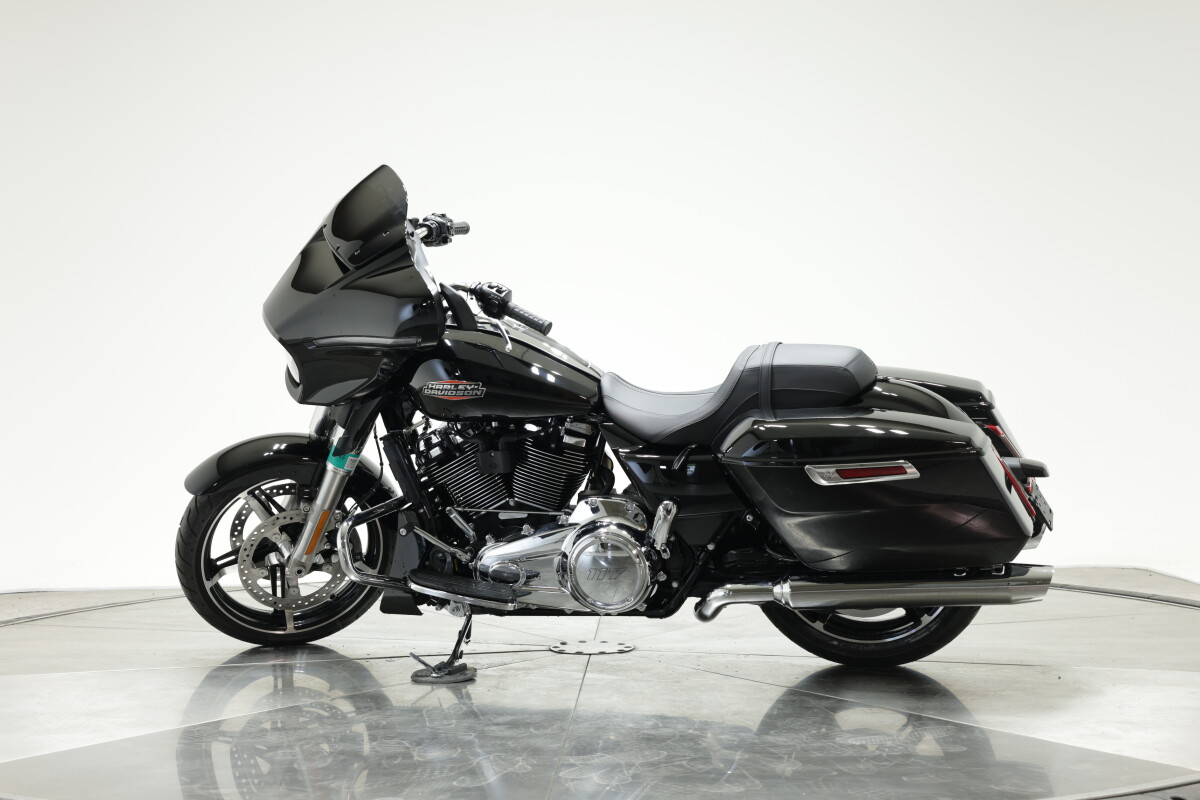 2025 Harley-Davidson FLHX Street Glide in Vivid Black with 10 miles - Photo 10