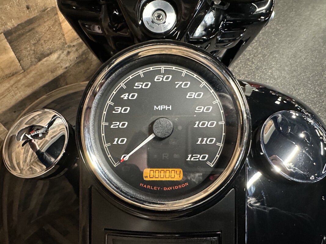 2025 Harley-Davidson Road King Special Vivid Black FLHRXS - Photo 10