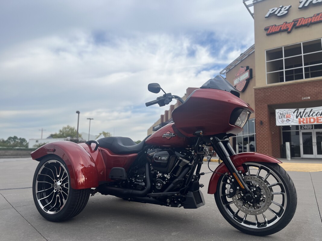 2025 Harley-Davidson Road Glide 3 FLTRT WHSKEY FIRSTORM - Photo 2