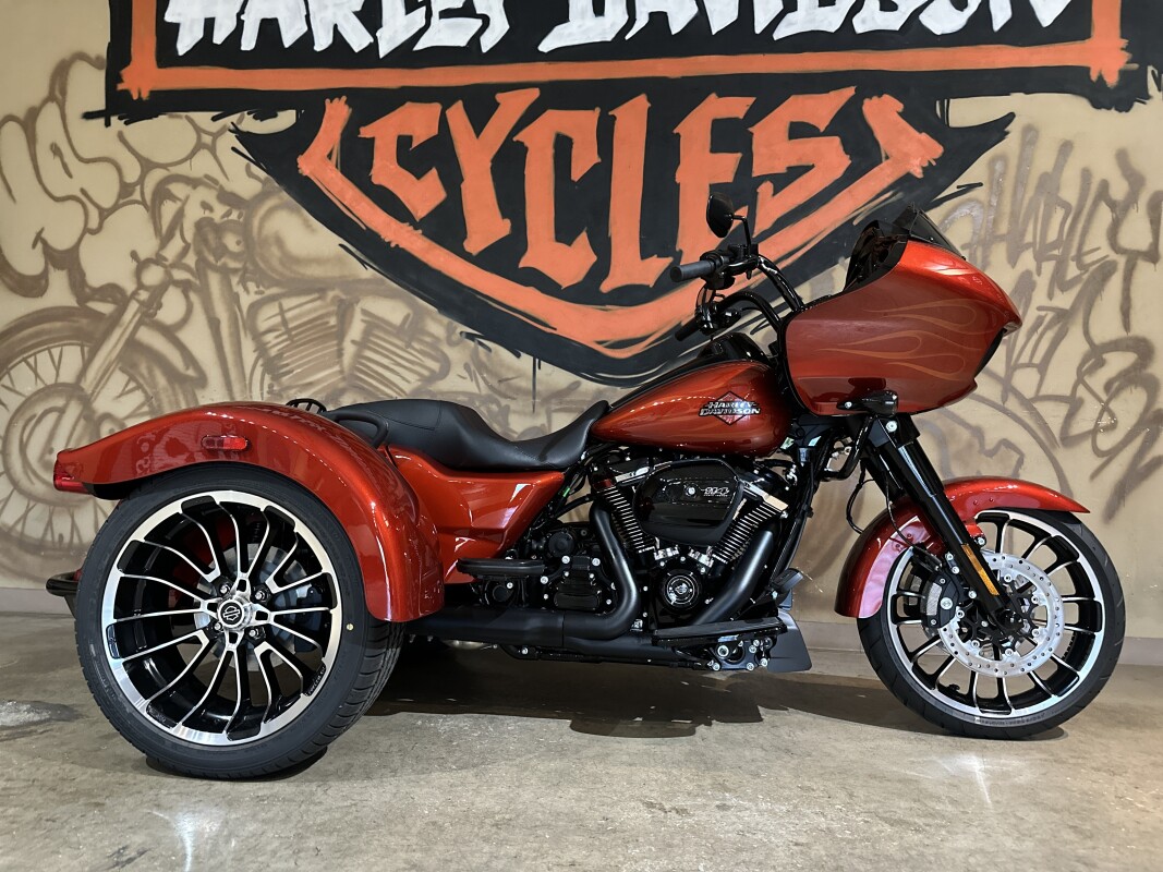 FLTRT 2025 Road Glide 3
