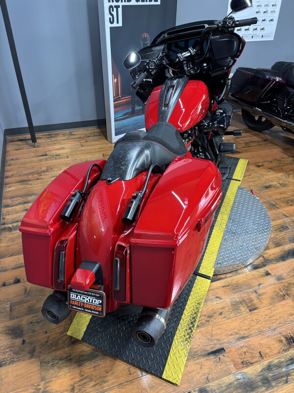 2025 Harley-Davidson CVO Road Glide ST RALLY RED - Photo 6
