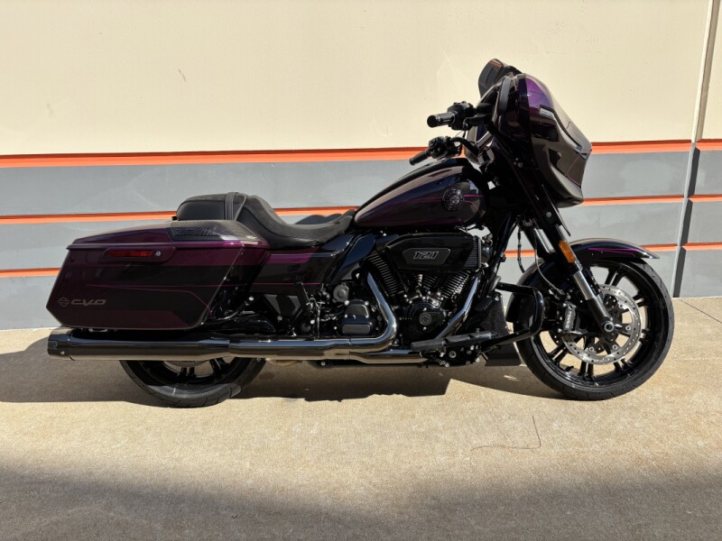 2025 Harley-Davidson® CVO™ Street Glide™ POISON BERY FDE