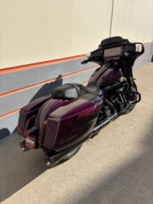 2025 Harley-Davidson® CVO™ Street Glide™ POISON BERY FDE thumb 2