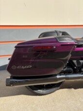 2025 Harley-Davidson® CVO™ Street Glide™ POISON BERY FDE thumb 1