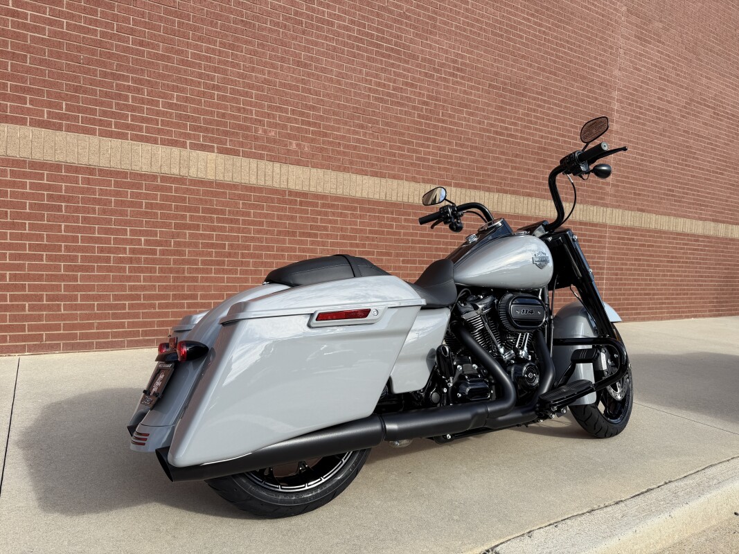 FLHRXS 2025 Road King Special - Photo 3