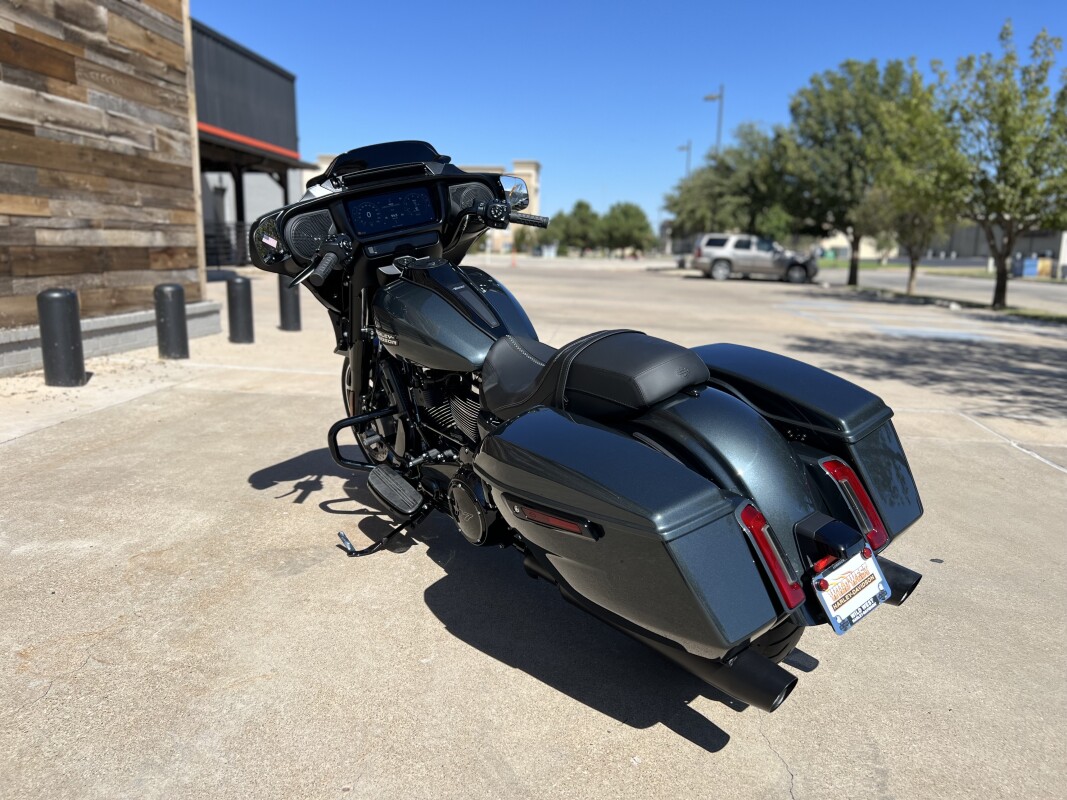 2025 Harley-Davidson Street Glide Iron Horse Metallic - Black Finish - Photo 6