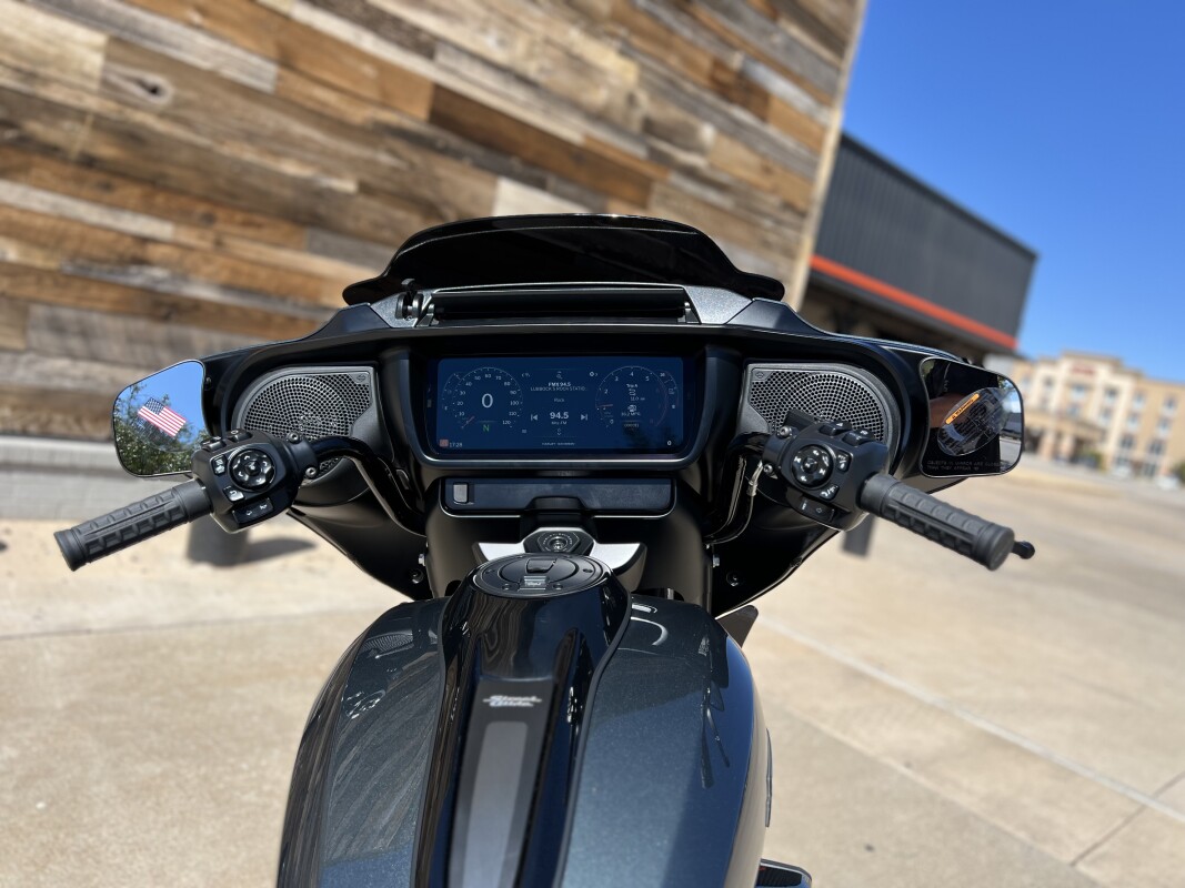 2025 Harley-Davidson Street Glide Iron Horse Metallic - Black Finish - Photo 10