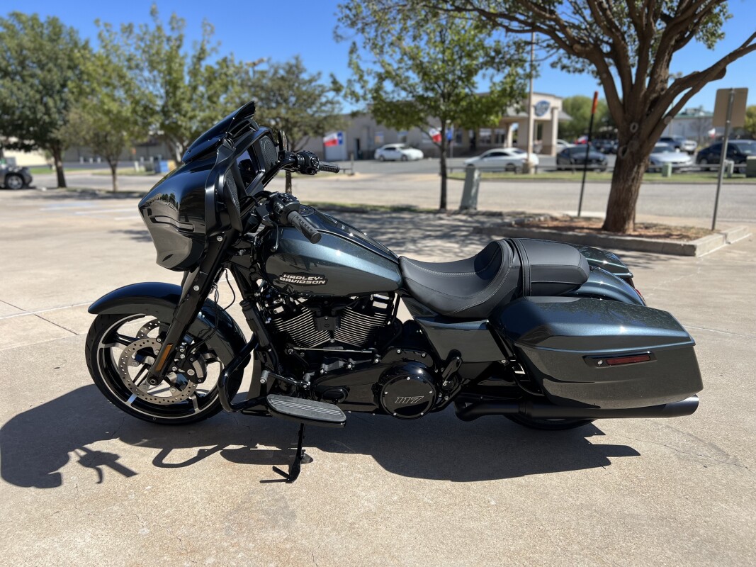 2025 Harley-Davidson Street Glide Iron Horse Metallic - Black Finish - Photo 5