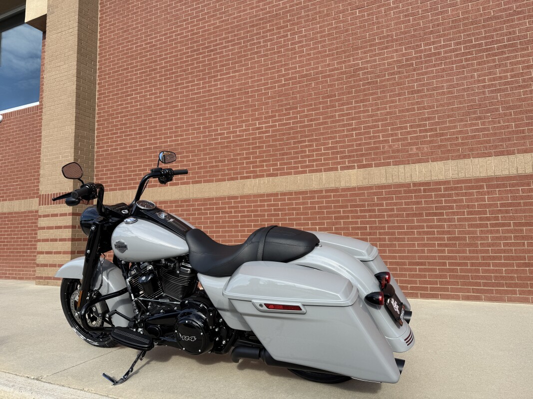 FLHRXS 2025 Road King Special - Photo 6