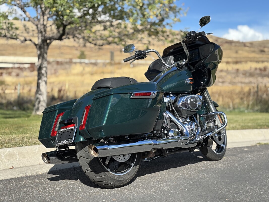 2024 Harley-Davidson Road Glide Alpine Green - Photo 3