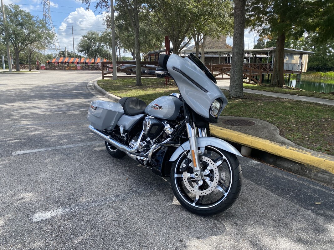 2025 Harley-Davidson Street Glide - Photo 2