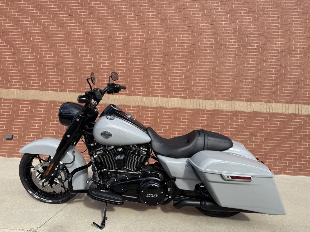 FLHRXS 2025 Road King Special - Photo 4