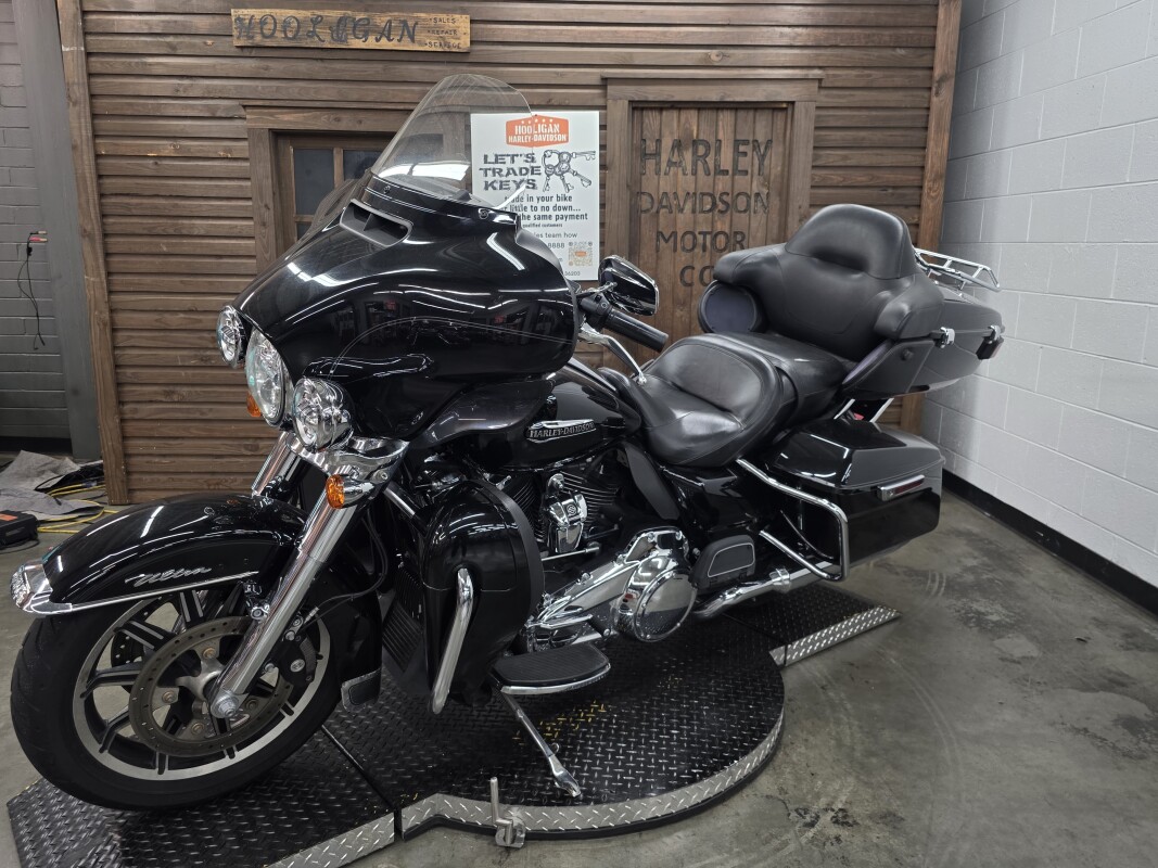 2019 Harley-Davidson Electra Glide Ultra Classic BLACK W/PINSTRIPE - Photo 6