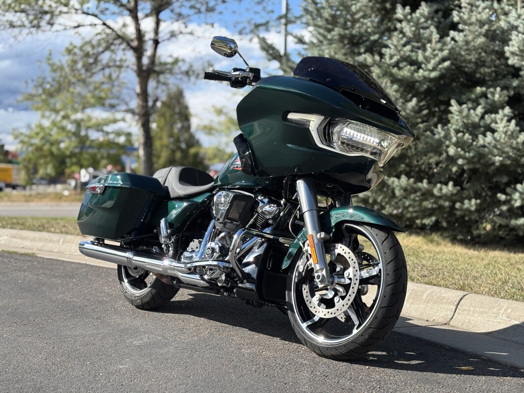 2024 Harley-Davidson Road Glide Alpine Green - Photo 2