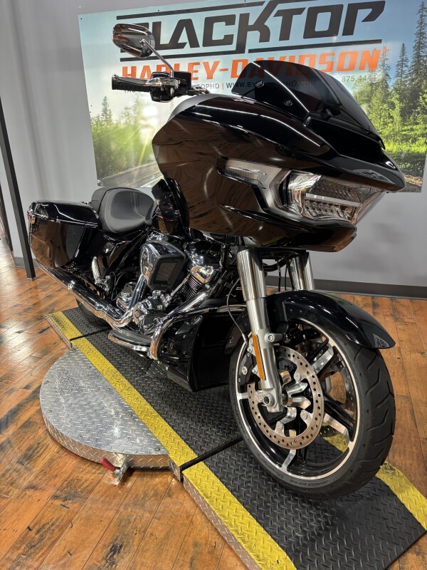 2024 Harley-Davidson Road Glide VIVID BLACK CO - Photo 2