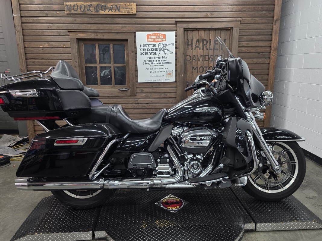 2019 Harley-Davidson Electra Glide Ultra Classic BLACK W/PINSTRIPE