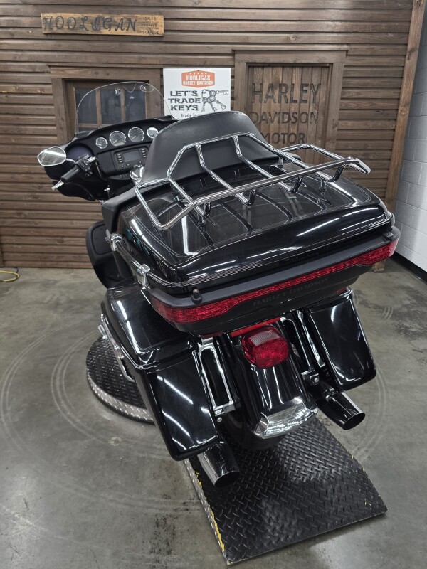 2019 Harley-Davidson Electra Glide Ultra Classic BLACK W/PINSTRIPE - Photo 4