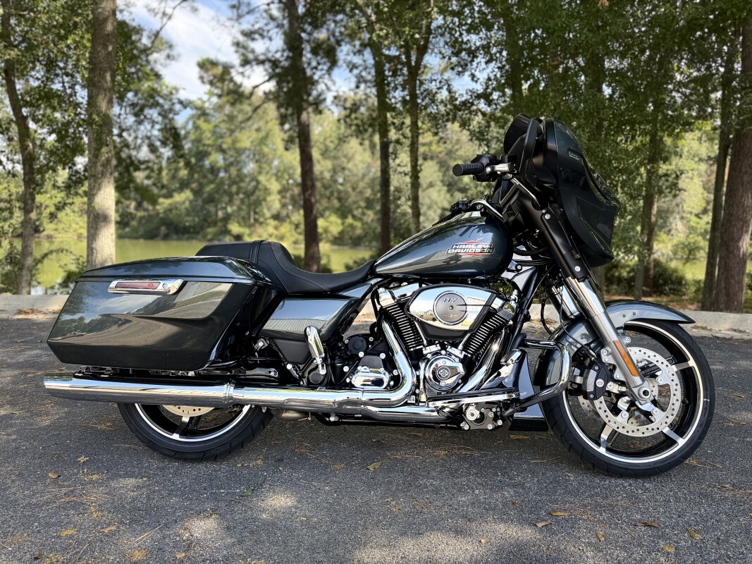 FLHX 2025 Street Glide - Photo 9