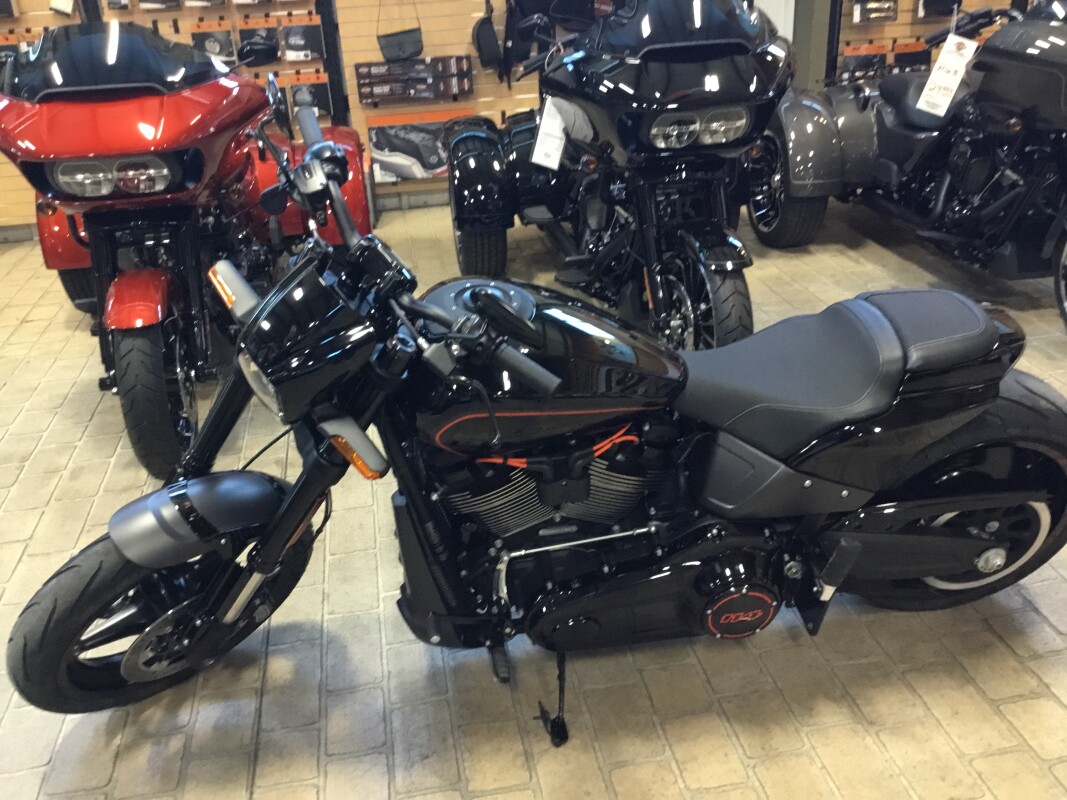 2019 Harley-Davidson FXDR 114 Vivid Black