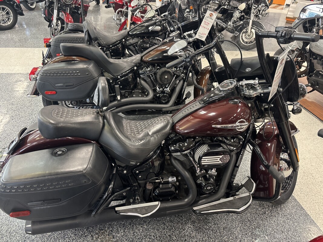 2018 Harley-Davidson Heritage Classic 114 Twisted Cherry