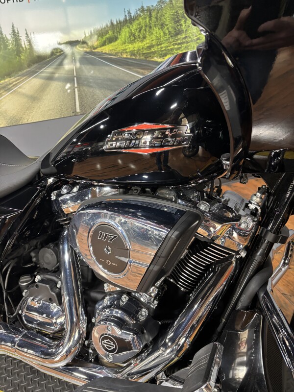 2024 Harley-Davidson Road Glide VIVID BLACK CO - Photo 3