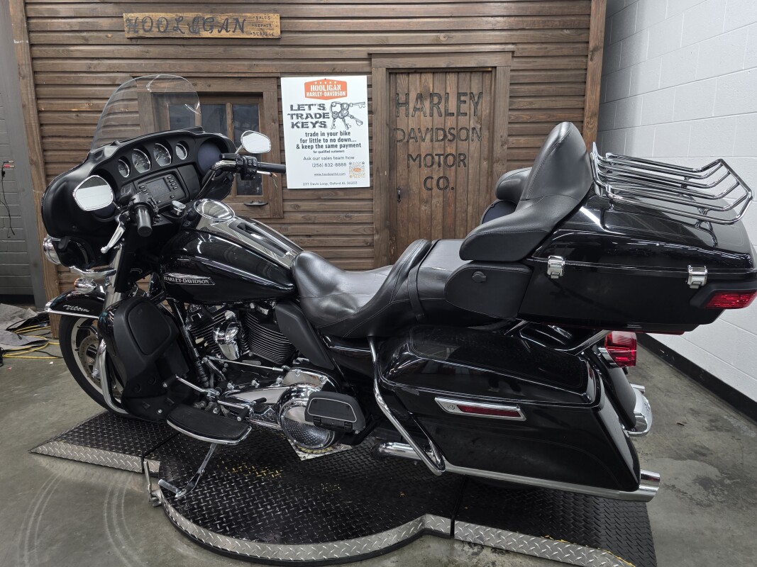2019 Harley-Davidson Electra Glide Ultra Classic BLACK W/PINSTRIPE - Photo 5