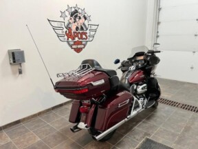 FLTRU 2017 Road Glide<sup>®</sup> Ultra thumb 2