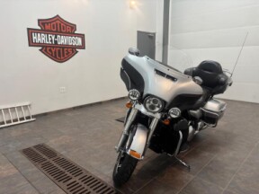 2015 Harley-Davidson® Ultra Limited Two-Tone Brilliant Silver Pearl/Vivid Black thumb 0