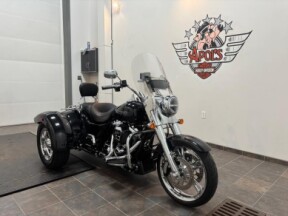 2017 Harley-Davidson® Freewheeler® Black Quartz thumb 3