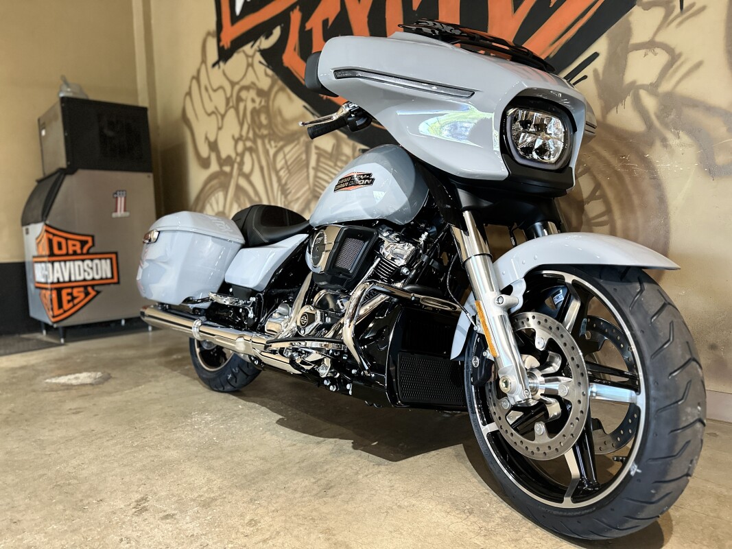 FLHX 2025 Street Glide - Photo 7