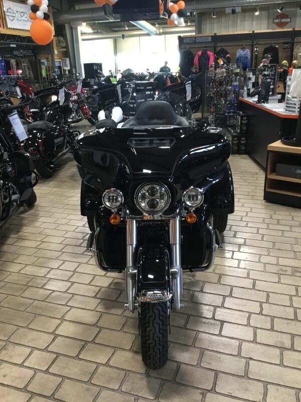 2024 Harley-Davidson Tri Glide Ultra Vivid Black - Photo 4