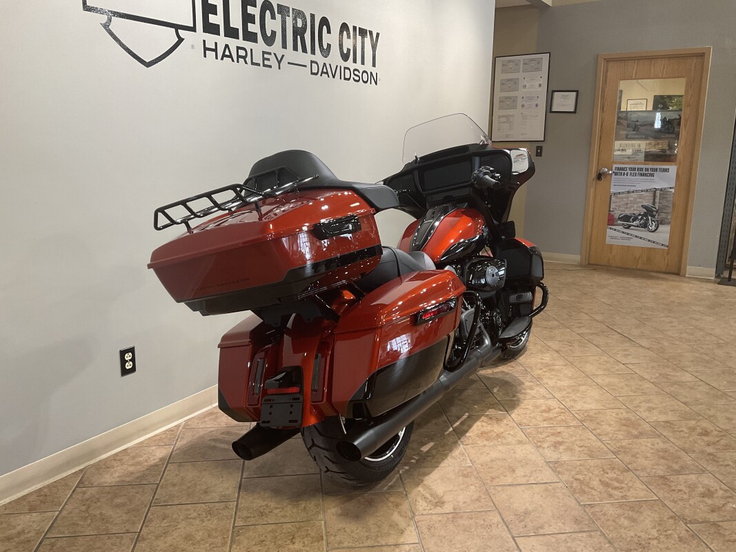2025 Harley-Davidson Street Glide Ultra Whiskey Fire / Vivid Black - Black Finish FLHXU - Photo 4