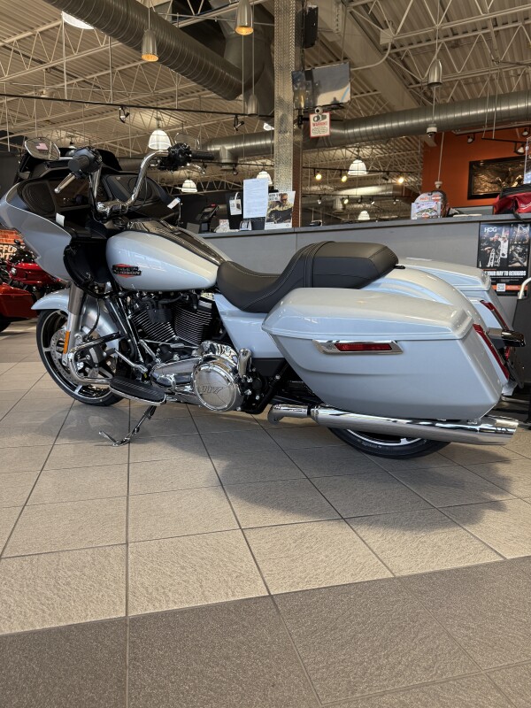 FLTRX 2025 Road Glide - Photo 9