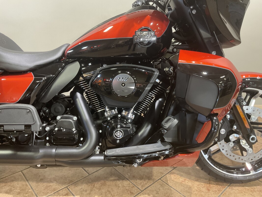 2025 Harley-Davidson Street Glide Ultra Whiskey Fire / Vivid Black - Black Finish FLHXU - Photo 2