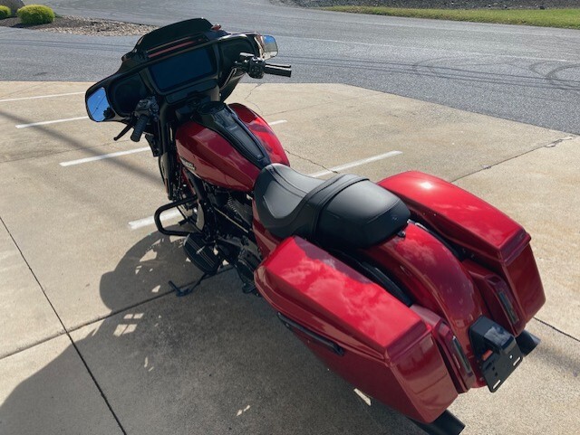 2025 Harley-Davidson Street Glide FLHX Brilliant Red - Black Finish - Photo 6