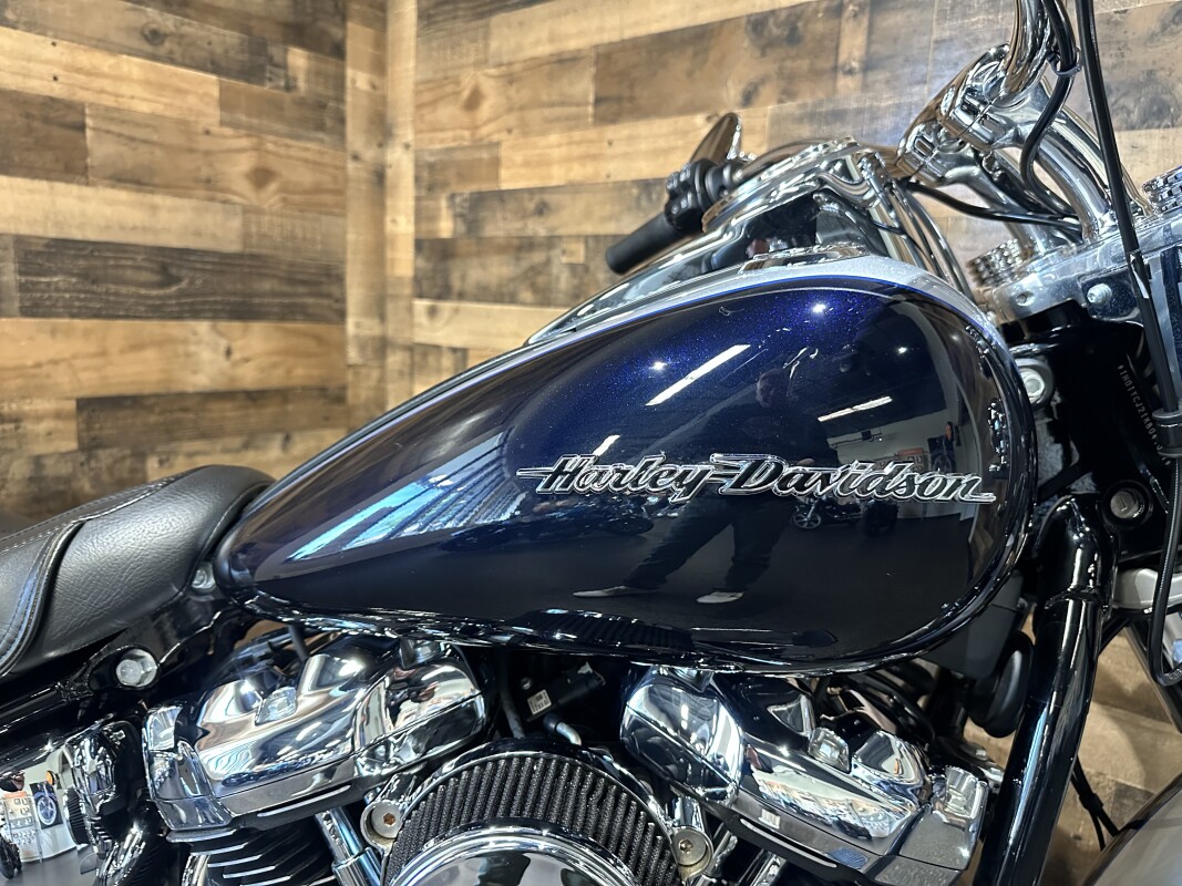 2019 Harley-Davidson Deluxe Midnight Blue/Barracuda Silver FLDE - Photo 8