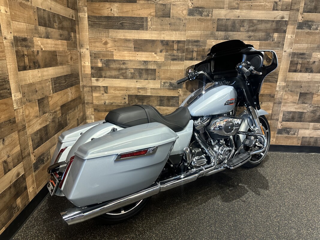 2025 Harley-Davidson Street Glide Atlas Silver Metallic FLHX - Photo 3