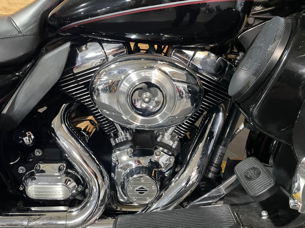 Harley-Davidson Electra Glide Ultra Limited 2013 FLHTK Vivid Black - Photo 2