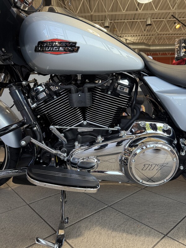 FLTRX 2025 Road Glide - Photo 8
