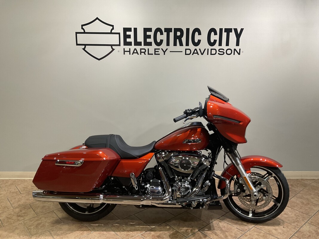 2025 Harley-Davidson Street Glide Brilliant Red FLHX