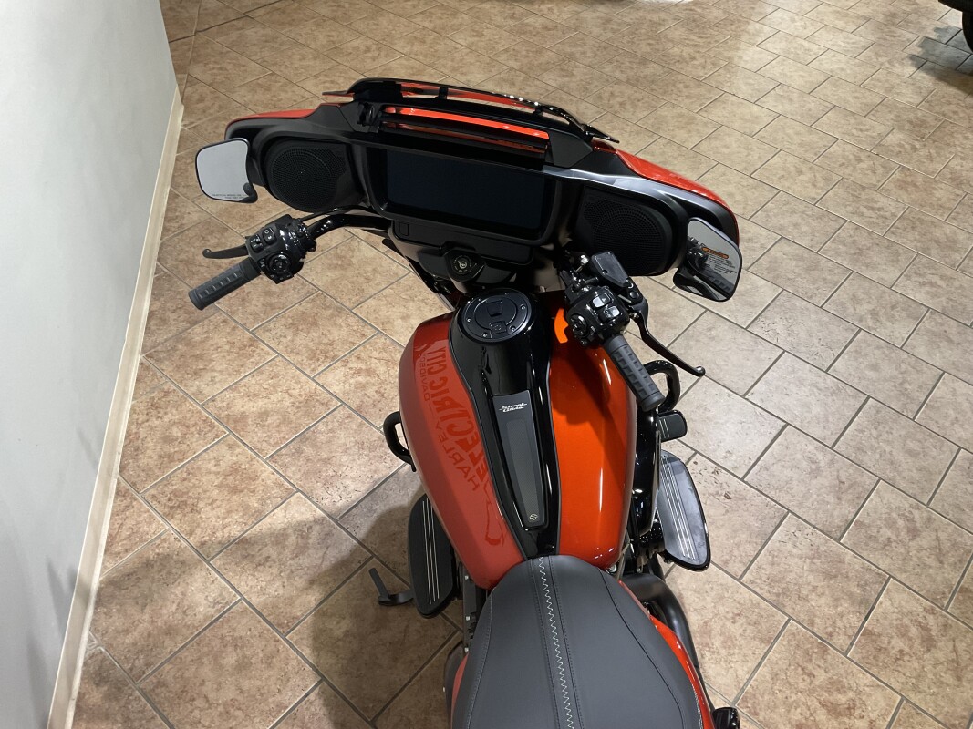 2025 Harley-Davidson Street Glide Brilliant Red FLHX - Photo 6