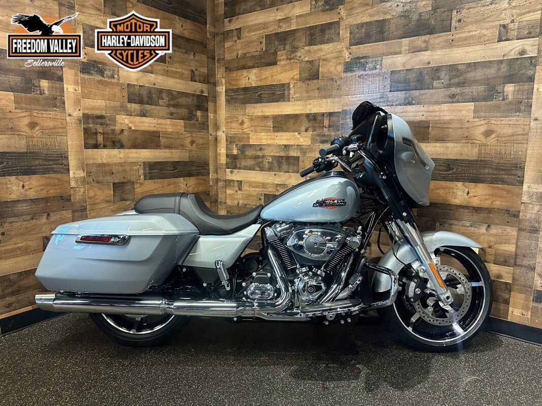 2025 Harley-Davidson Street Glide Atlas Silver Metallic FLHX