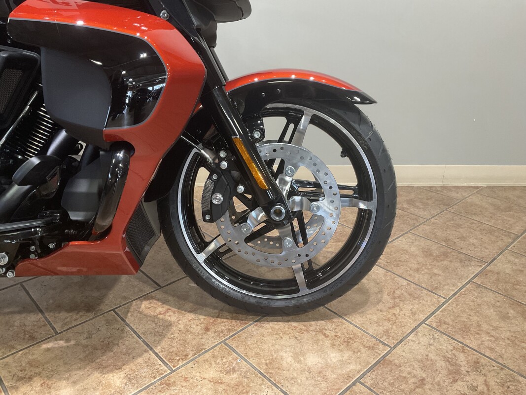 2025 Harley-Davidson Street Glide Ultra Whiskey Fire / Vivid Black - Black Finish FLHXU - Photo 7
