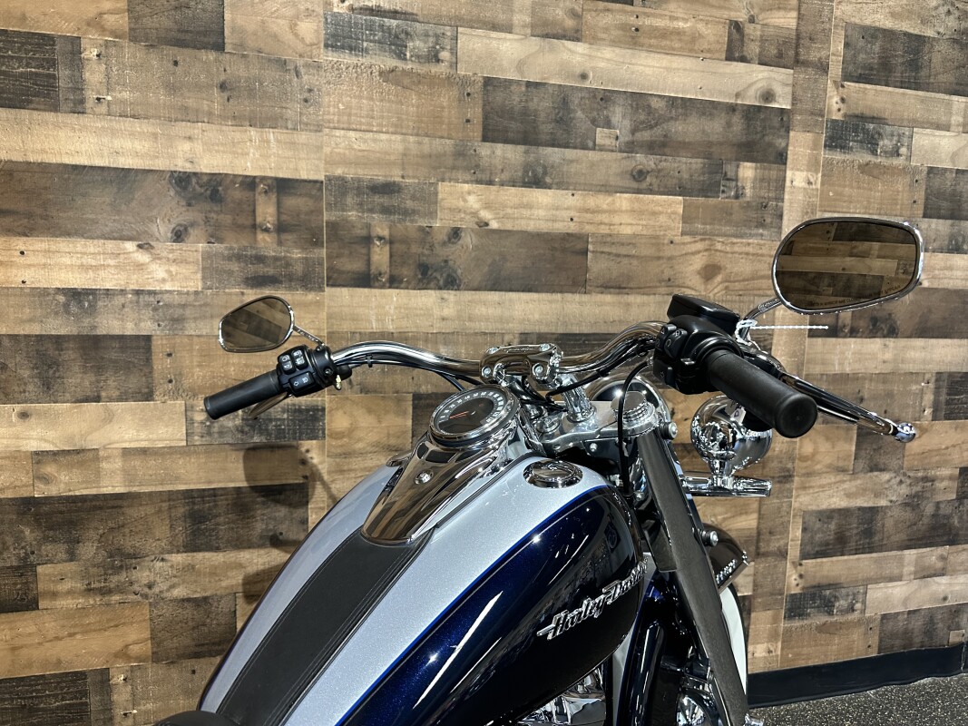 2019 Harley-Davidson Deluxe Midnight Blue/Barracuda Silver FLDE - Photo 6