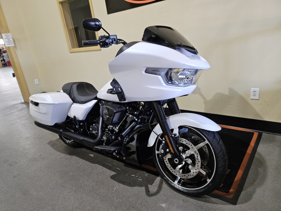 2025 Harley-Davidson Road Glide White Onyx Pearl - Black Finish - Photo 2