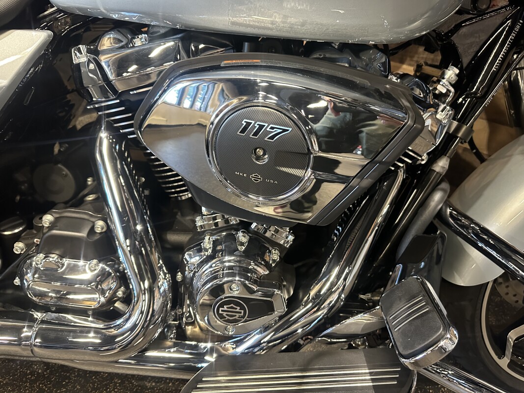 2025 Harley-Davidson Street Glide Atlas Silver Metallic FLHX - Photo 9