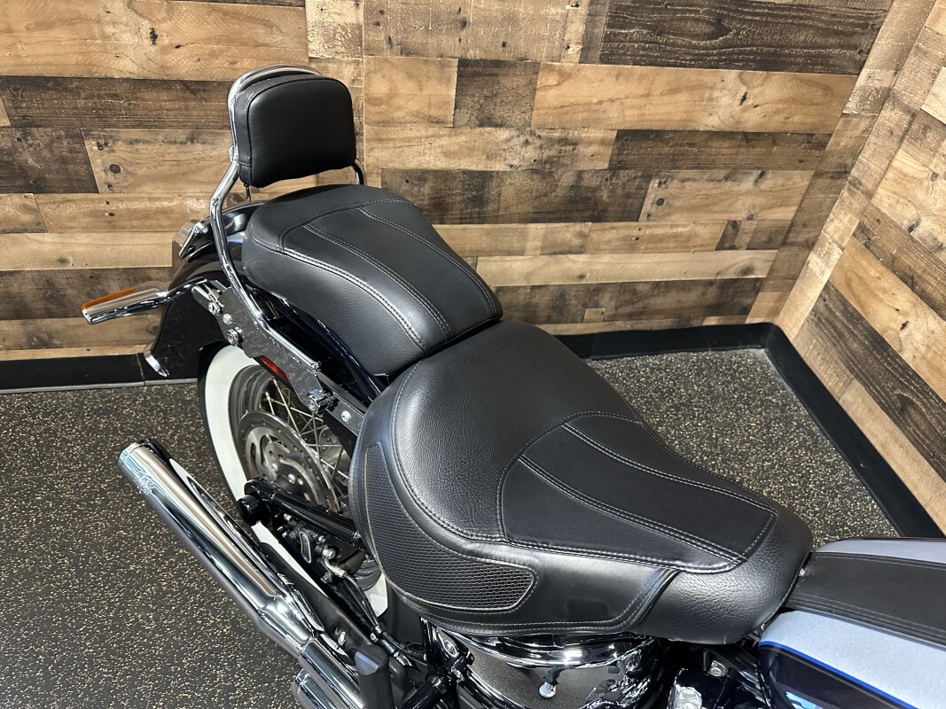 2019 Harley-Davidson Deluxe Midnight Blue/Barracuda Silver FLDE - Photo 10