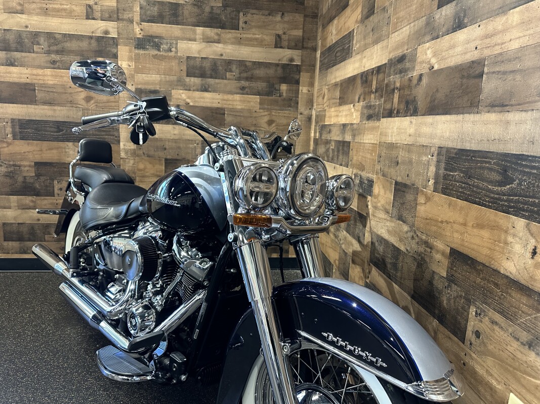 2019 Harley-Davidson Deluxe Midnight Blue/Barracuda Silver FLDE - Photo 5