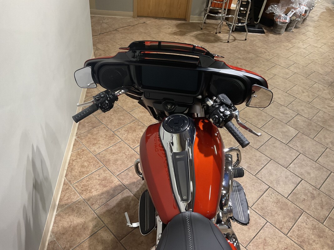 2025 Harley-Davidson Street Glide Brilliant Red FLHX - Photo 5